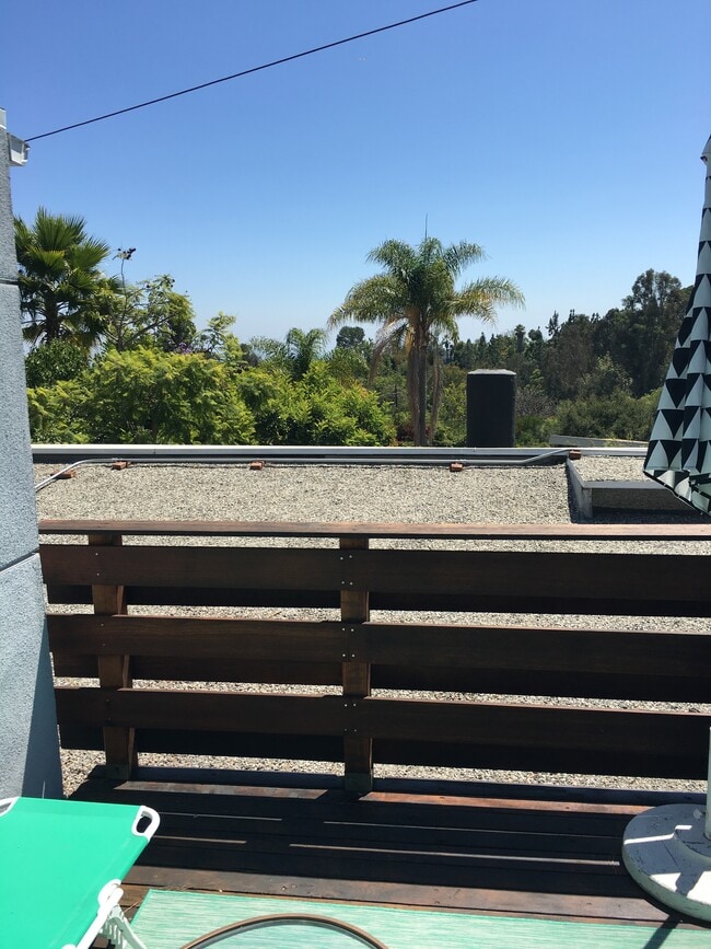 Deck - 872 Hanley Ave