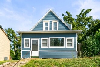 Building Photo - 3042 Cottage Grove Ave