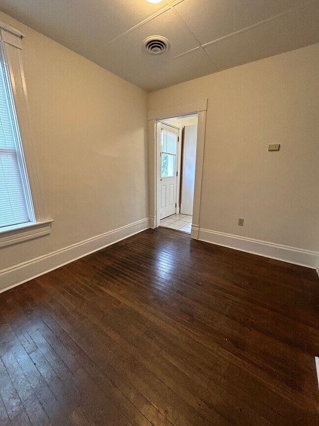 Building Photo - One Bedroom Apartment on the Northside