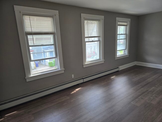 Building Photo - 450 Hall Ave