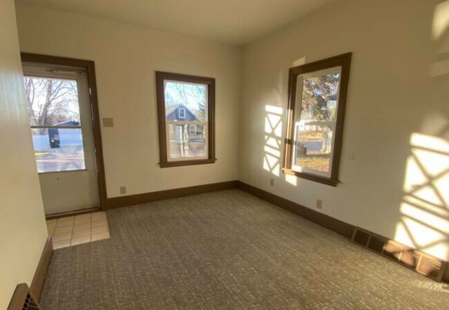 Building Photo - 334 N Covell Ave