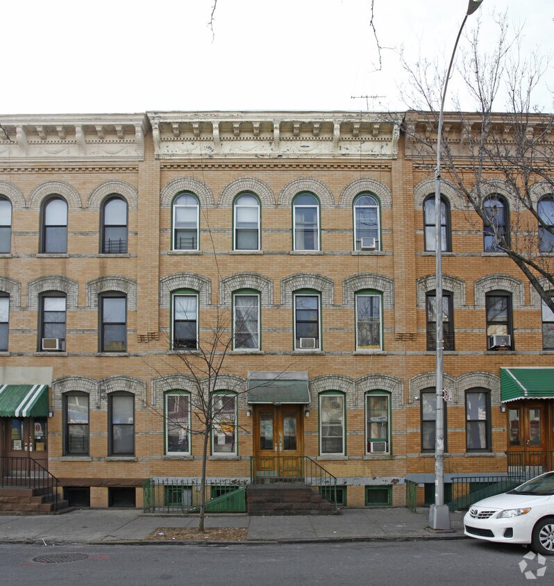 Building Photo - 810 Seneca Ave