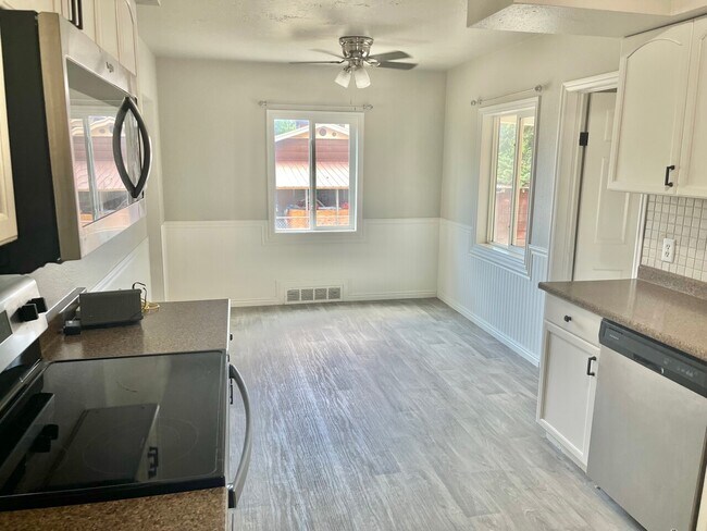 Foto del edificio - 43 N 1500 W