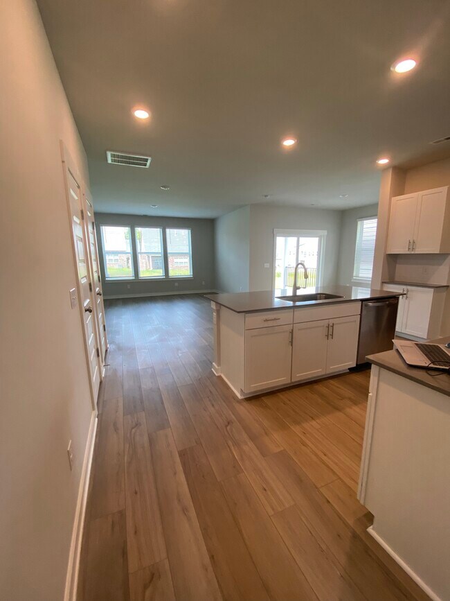 Foto del edificio - 3115 Lamond Dr