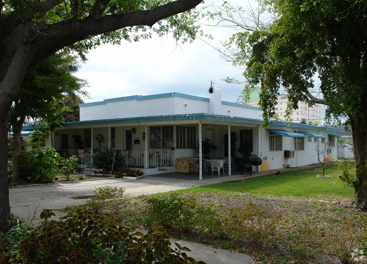 Building Photo - 1840 Monroe St