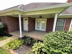 Building Photo - 2815 Brassfield Cir