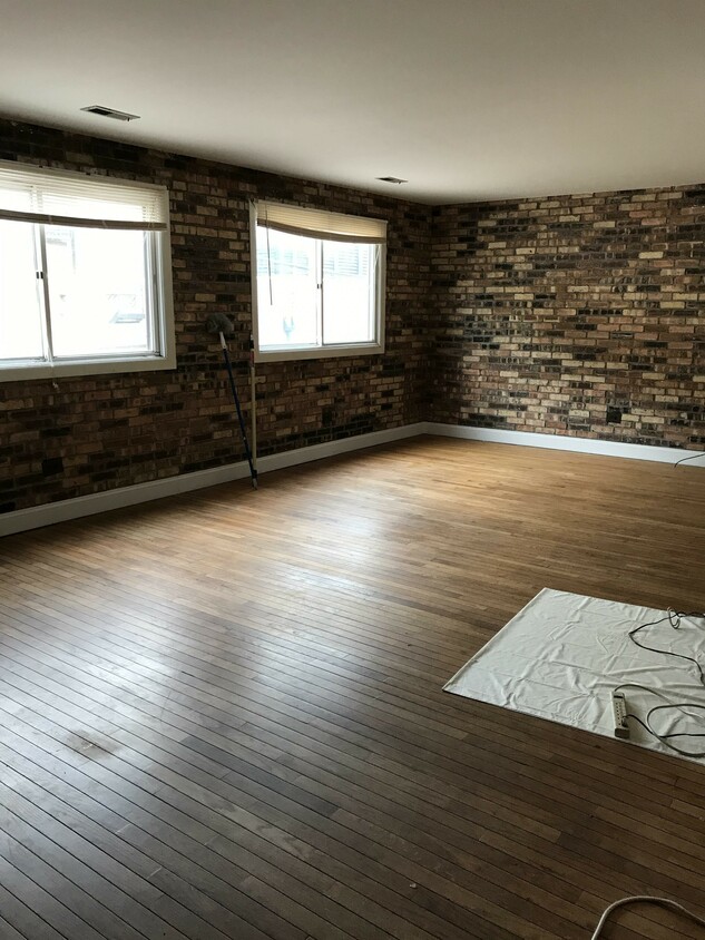 Primary Photo - 1251 W Belden Ave