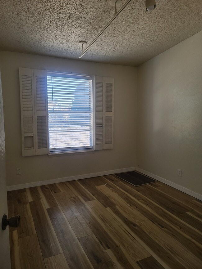 Building Photo - 10624 Springwood Dr