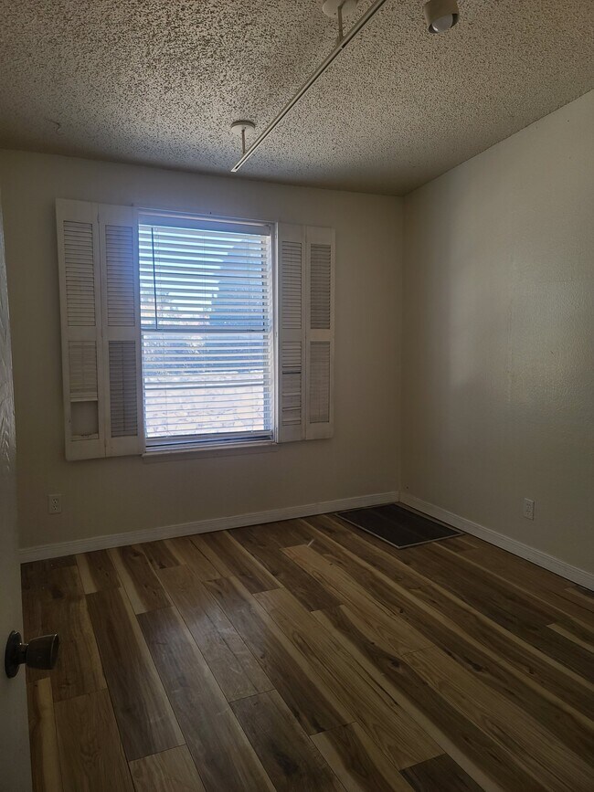 Foto del edificio - 10624 Springwood Dr
