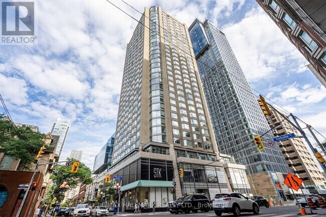 Photo du bâtiment - 155 Yorkville Ave