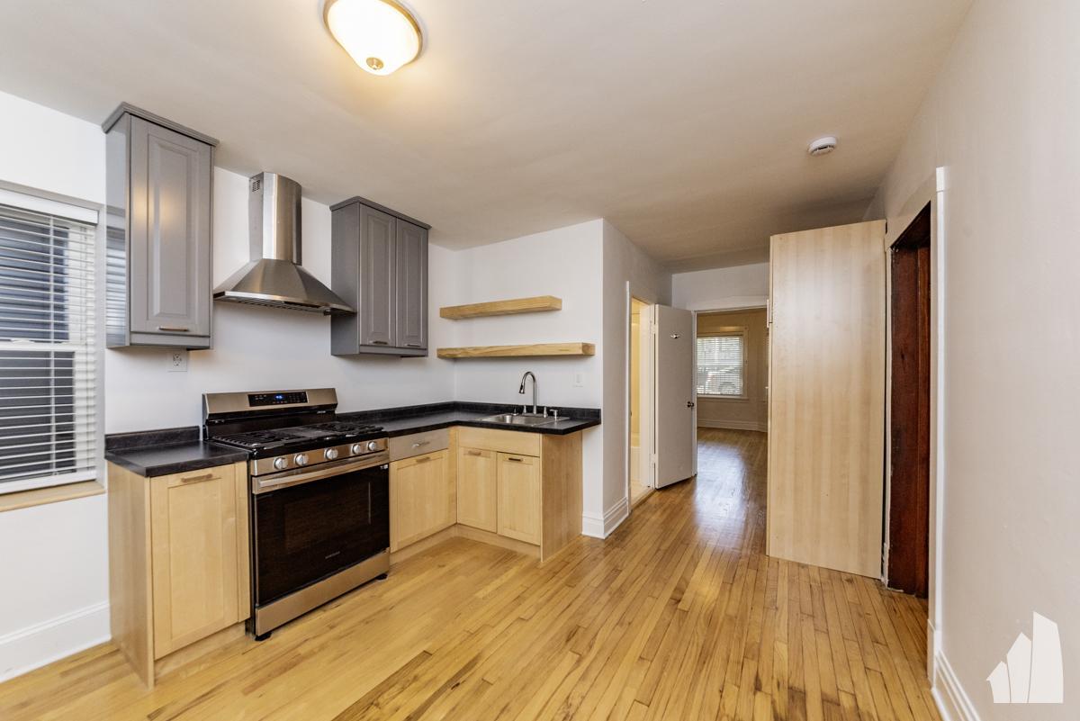 Foto principal - 2 bedroom in Chicago IL 60618