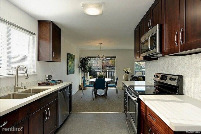 Building Photo - 4 br, 2 bath Townhome - 4432 38th Ave S