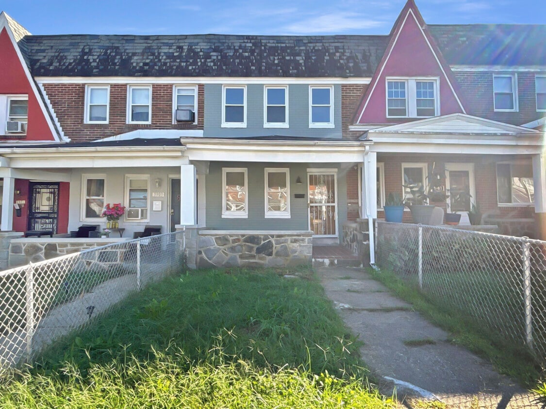 Foto principal - 3905 Cranston Ave