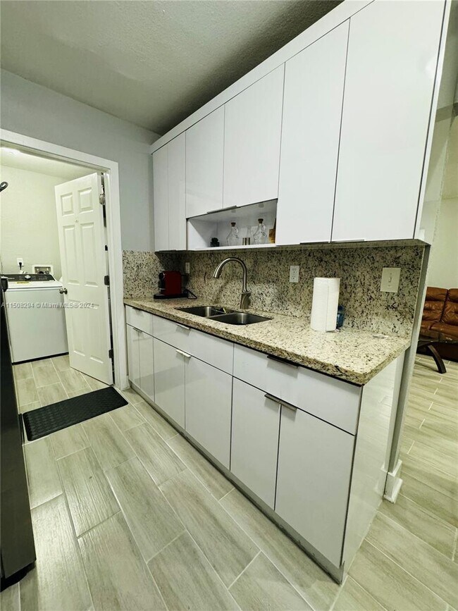 Foto del edificio - 1631 N 70th Ave