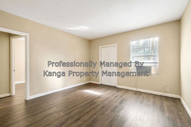 Building Photo - 428 Roseland Dr