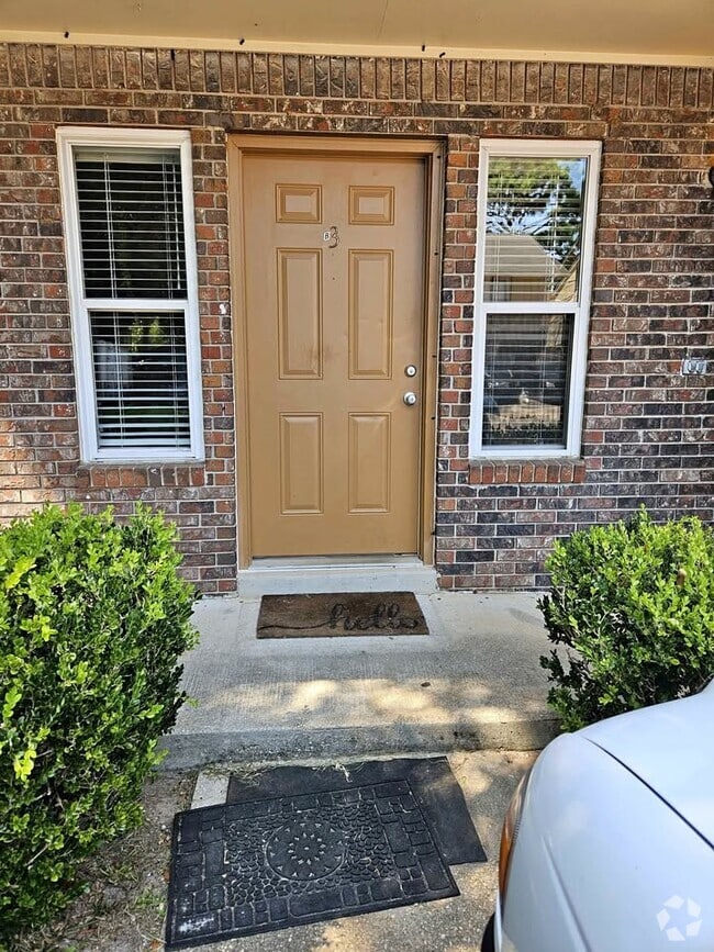 Victoria Gardens Apartments for Rent with Hardwood Floors - Fort Walton