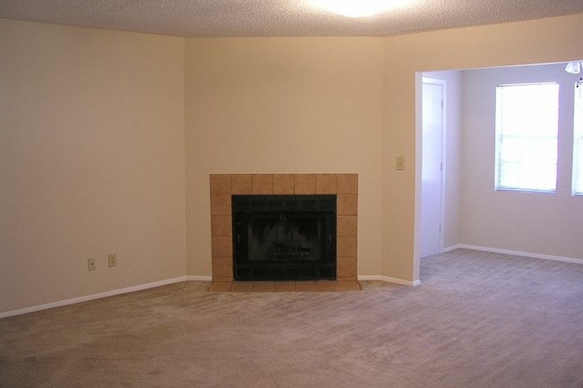 Living Area - Vista Pointe Apartments