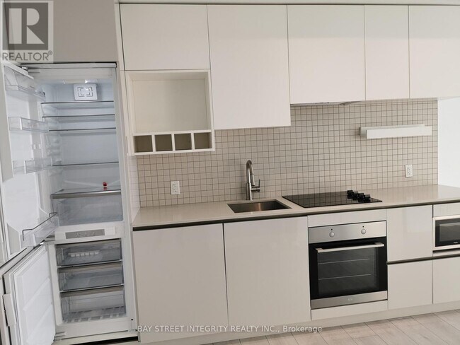 Building Photo - 5 Buttermill Ave.