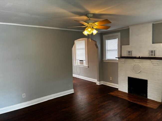 Foto del edificio - 579 Chestnut Dr