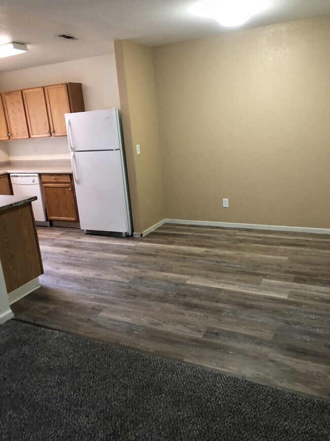 Building Photo - 360 Linden Street Unit B