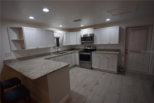 Building Photo - 1310 Golconda Rd