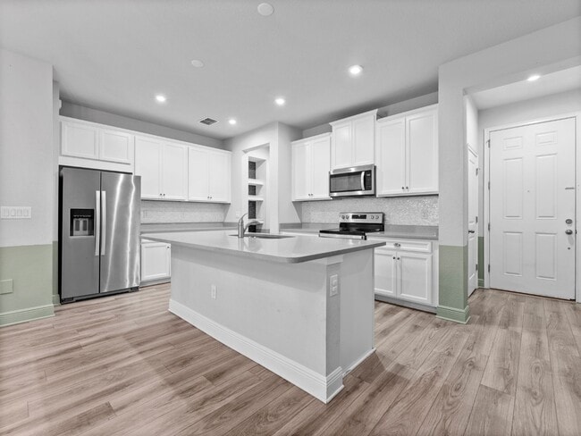 Foto del edificio - Stunning, 3-bedroom, 2.5-bath, townhome located in the highly desirable GATED resort community of...