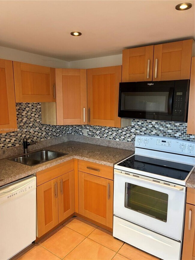 Foto del edificio - 3401 N Country Club Dr