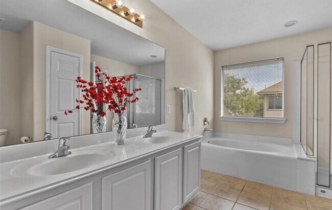 Foto del edificio - 12430 Oriole Lake Way