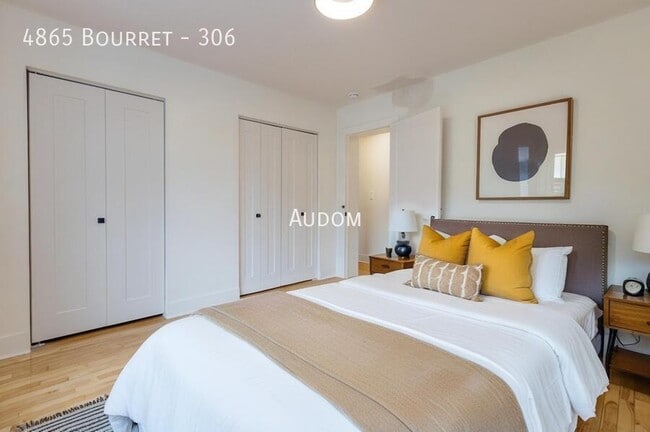 Building Photo - 4865 Av Bourret