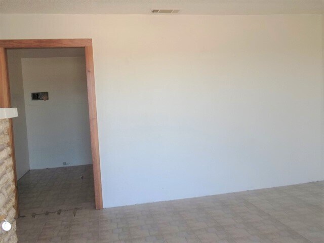 Building Photo - 1134 W Business 190