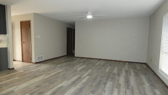 Foto del edificio - 6404 NW Birch Ave