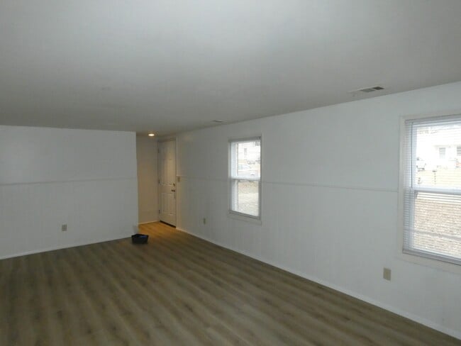 Building Photo - 5045 NE 56th Pl