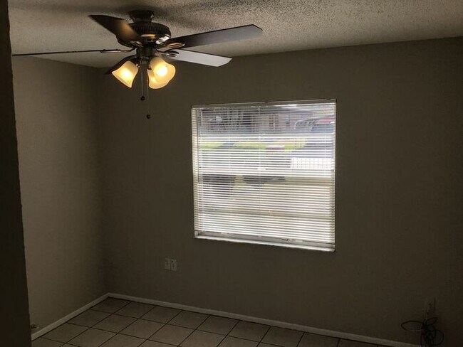 Building Photo - Available Now!!! $500 Off 1st Month's Rent...