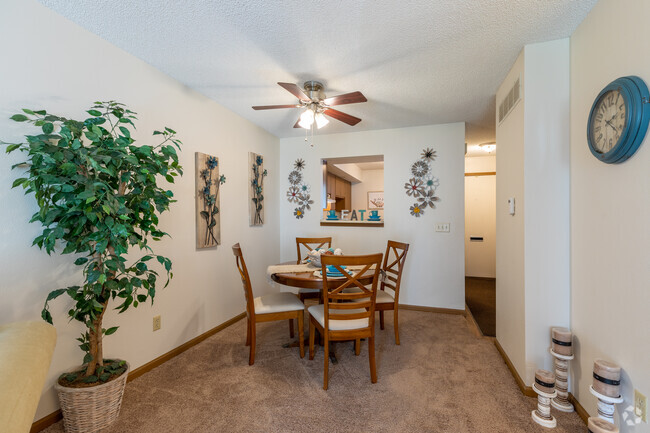 Dining Room - Country Trace Apartments