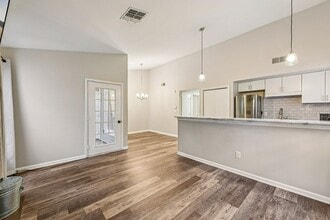 Building Photo - 430 Queens Rd