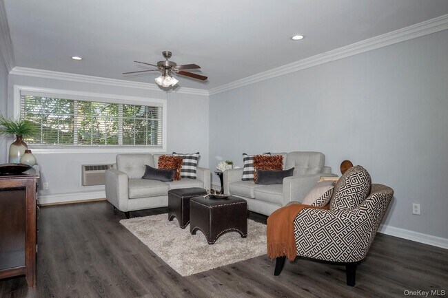 Foto del edificio - 721 Greenbriar Dr