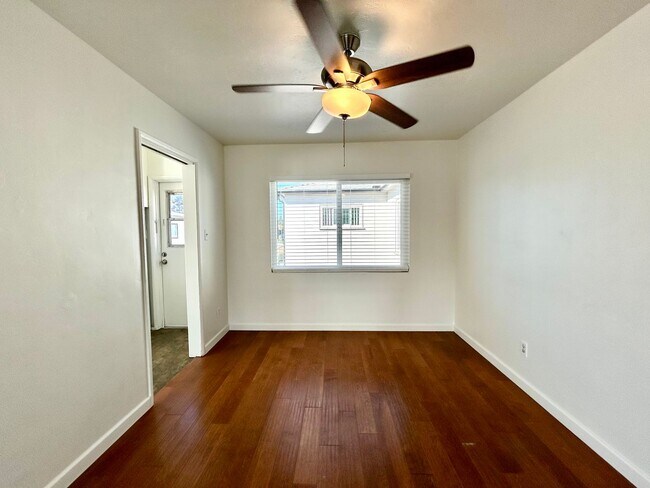 Foto del edificio - 2 Bed, 1 Bath in Central SD. Water/Trash/Parking Included
