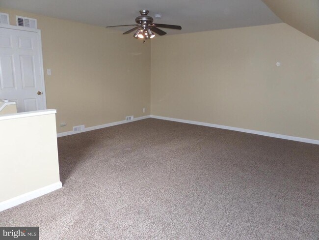 Building Photo - 285 Parkview Dr