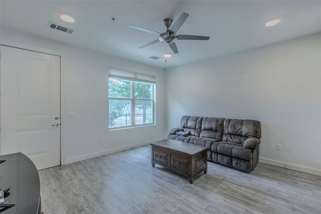 Building Photo - 7805 Cooper Ln