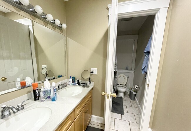 Foto del edificio - 27 Iroquois St