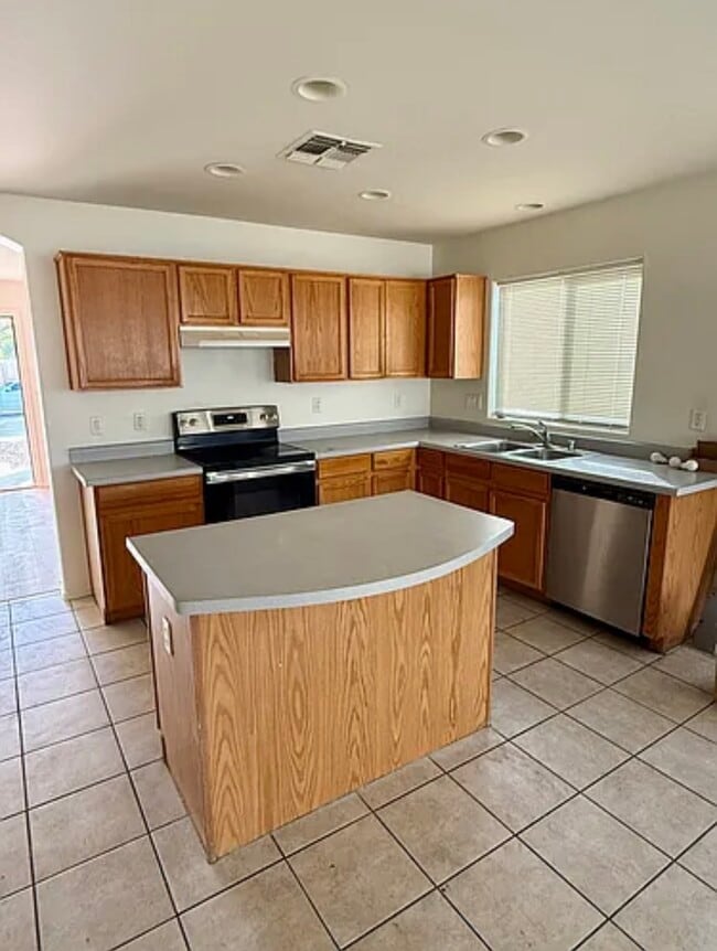 Foto del edificio - 10810 W Edgemont Ave