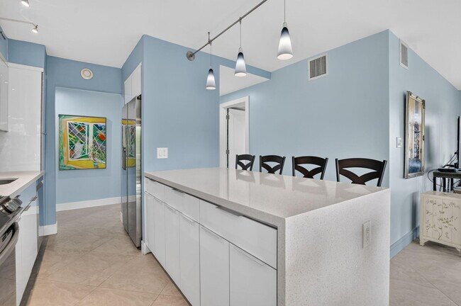 Building Photo - 950 Ponce De Leon Rd
