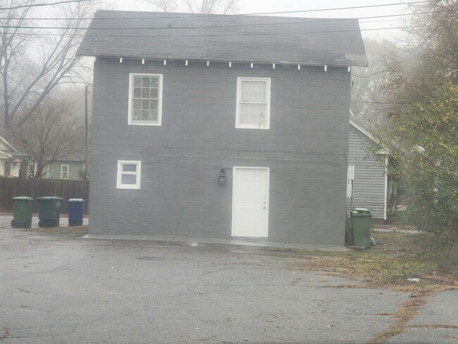 Foto del edificio - 1360 Ellis Rd