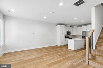 Building Photo - 2160 Northbank Pl