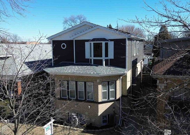 Building Photo - 2517 Clinton Ave