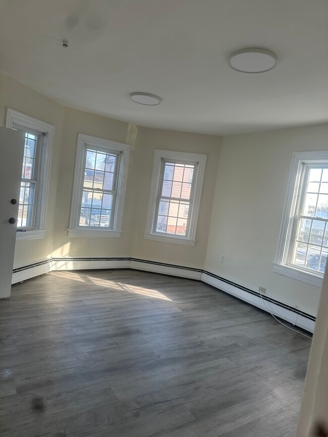 Building Photo - 66 Swift St