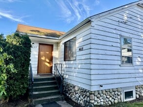 Building Photo - 4615 Picnic Point Rd