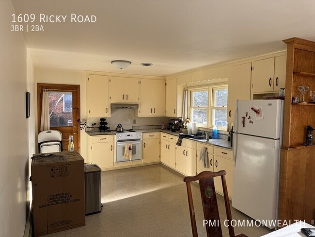 Foto del edificio - 1609 Ricky Rd