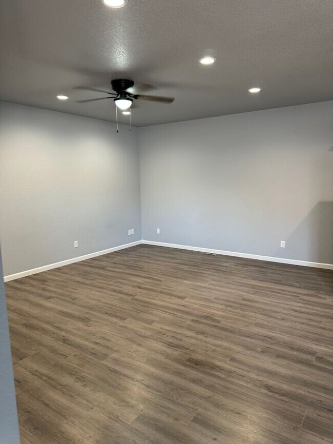 Foto del edificio - 324-326 W Coral Dr