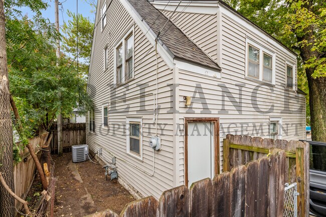 Building Photo - 1218 E Morris St